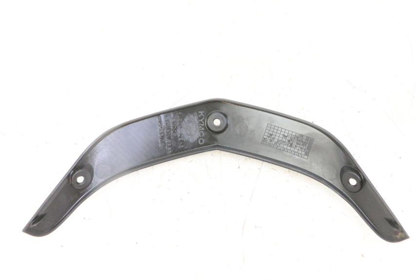 photo de JUNÇÃO DO PARA-LAMA DIANTEIRO SUPERIOR KYMCO DINK 4T 50 (2007 - 2018) - Detalhe da peça