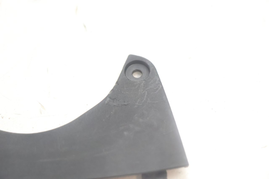 photo de JUNÇÃO DA CARROÇARIA DIANTEIRA SUPERIOR PIAGGIO MP3 500 (2016 - 2018) - Zoom do estado de desgaste