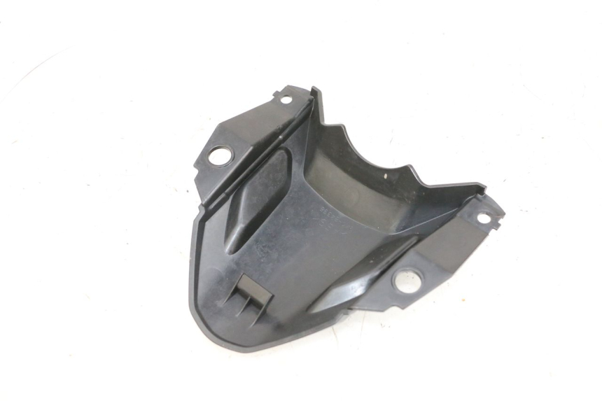photo de JUNÇÃO DO PARA-LAMA DIANTEIRO SUPERIOR YAMAHA MT-07 MT07 ABS 700 (2018 - 2020) - Detalhe da peça