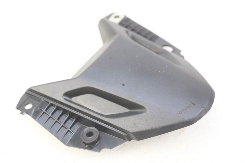 photo de JUNÇÃO DO CARENAGEM DIANTEIRO SUPERIOR YAMAHA MT-07 MT07 700 (2018 - 2020) - Detalhe da peça