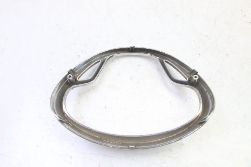 photo de JUNÇÃO DO CARENAGEM DIANTEIRO SUPERIOR KYMCO LIKE 4T 50 (2019 - 2025) - Pontos de fixação