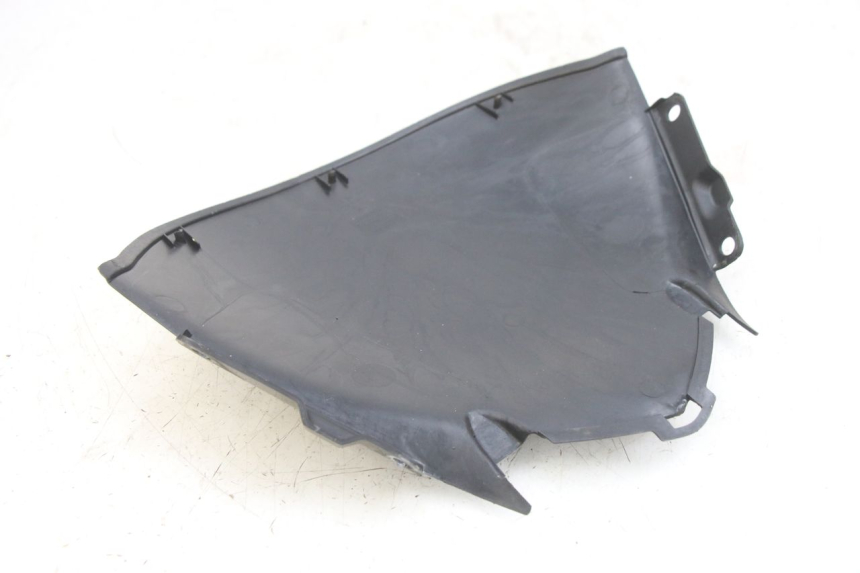 photo de JUNÇÃO DO PARA-LAMA DIANTEIRO SUPERIOR HONDA PCX (JF47) 125 (2012 - 2013) - Detalhe da peça