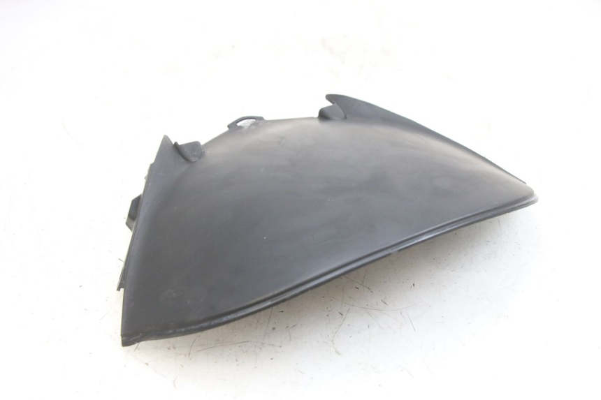photo de JUNÇÃO DO PARA-LAMA DIANTEIRO SUPERIOR HONDA PCX (JF47) 125 (2012 - 2013) - Zoom do estado de desgaste
