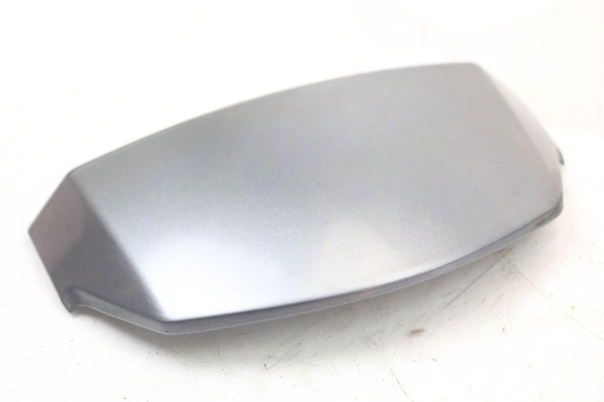 photo de JUNÇÃO DO PARA-LAMA DIANTEIRO SUPERIOR PEUGEOT BELVILLE 125 (2017 - 2021) - Detalhe da peça