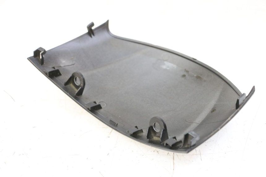 photo de JUNÇÃO DO PARA-LAMA DIANTEIRO SUPERIOR PEUGEOT TWEET 4T 50 (2014 - 2019) - Detalhe da peça