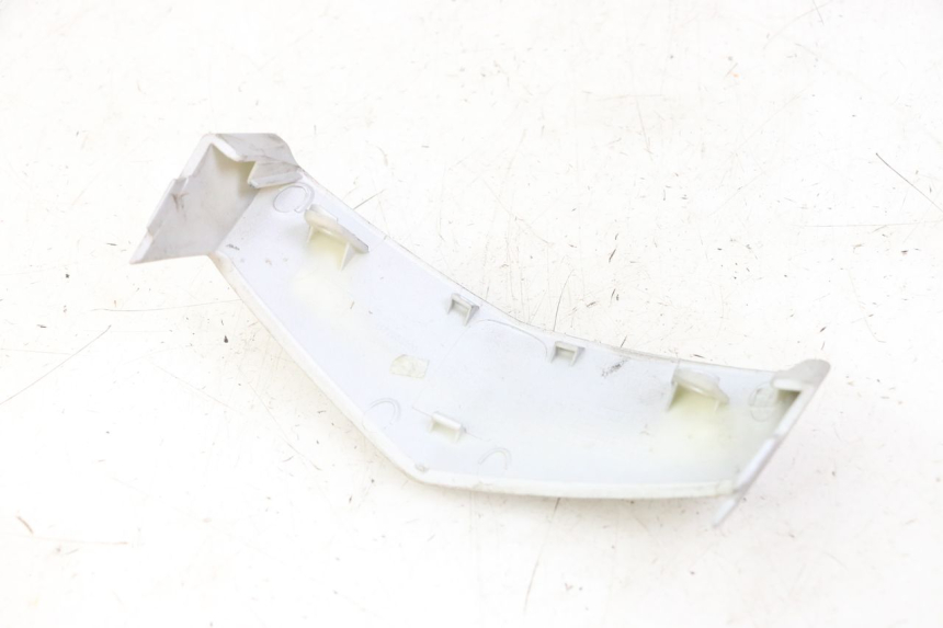 photo de JUNÇÃO DO CARENAGEM DIANTEIRO SUPERIOR PEUGEOT VIVACITY 125 (2010 - 2017) - Zoom do estado de desgaste