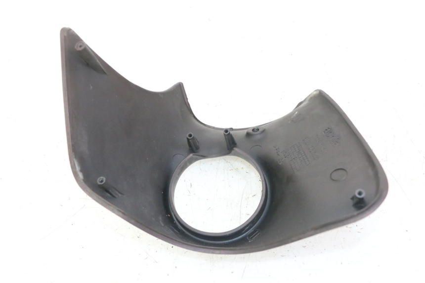 photo de JUNÇÃO DO CARENAGEM DIANTEIRO SUPERIOR APRILIA SCARABEO GT TOURING 125 (1999 - 2005) - Peça verificada