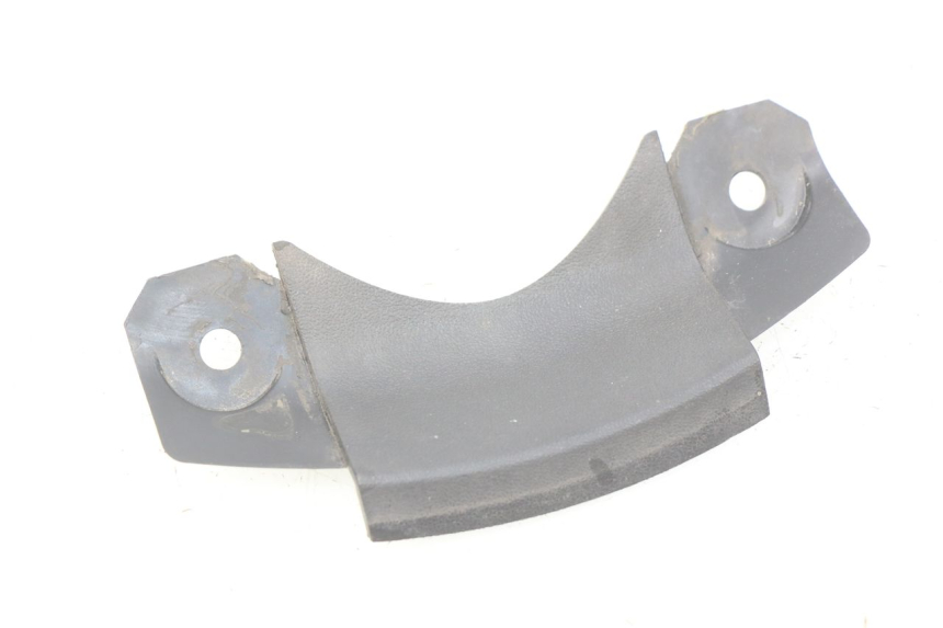 photo de JUNÇÃO DO CARENAGEM DIANTEIRO SUPERIOR KYMCO SENTO 50 (2008 - 2013) - Detalhe da peça