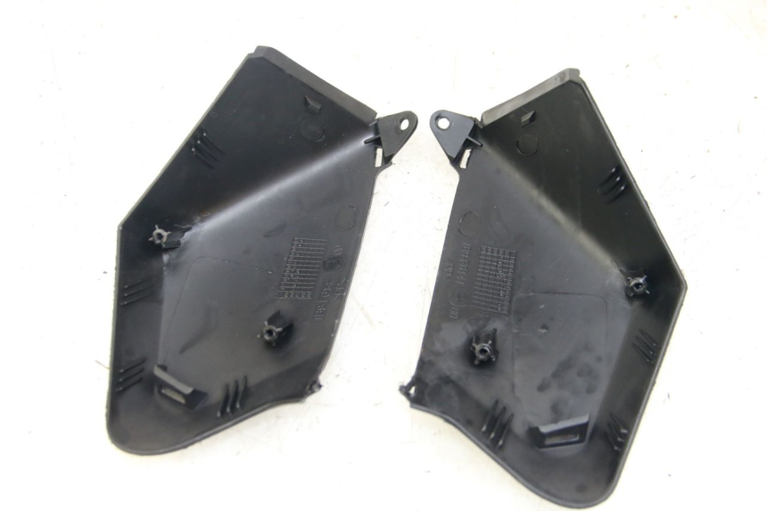 photo de JUNÇÃO DO CARENAGEM DIANTEIRO SUPERIOR MBK SKYCRUISER 125 (2006 - 2009) - Ampliação técnica