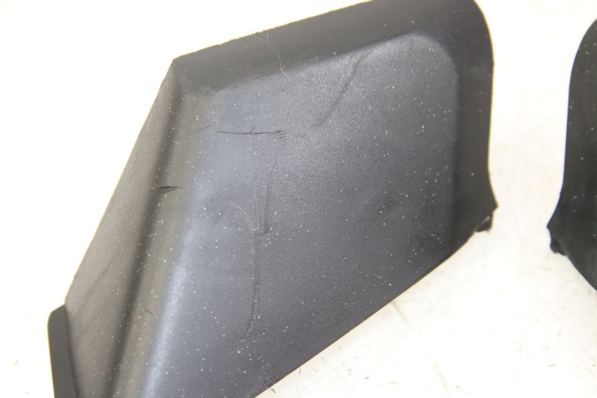 photo de JUNÇÃO DO CARENAGEM DIANTEIRO SUPERIOR MBK SKYCRUISER 125 (2006 - 2009) - Pontos de fixação