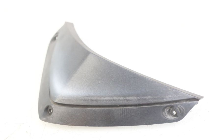 photo de JUNÇÃO DO PARA-LAMA DIANTEIRO SUPERIOR APRILIA SR 2T 50 (2012 - 2017) - Zoom do estado de desgaste