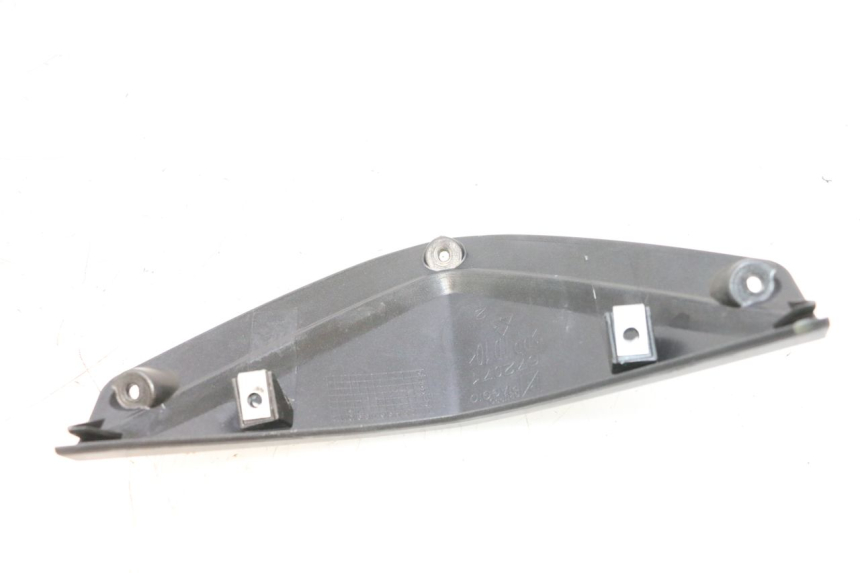 photo de JUNÇÃO DO PARA-LAMA DIANTEIRO SUPERIOR APRILIA SR MOTARD 50 (2012 - 2018) - Outro ângulo de visão