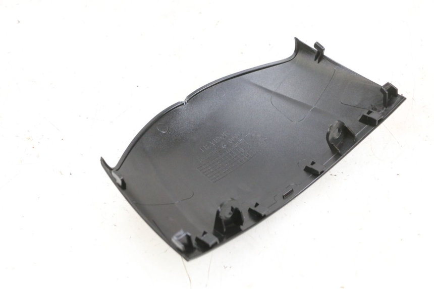 photo de JUNÇÃO DO PARA-LAMA DIANTEIRO SUPERIOR PEUGEOT TWEET PRO EFI 4T 50 (2021 - 2022) - Detalhe da peça