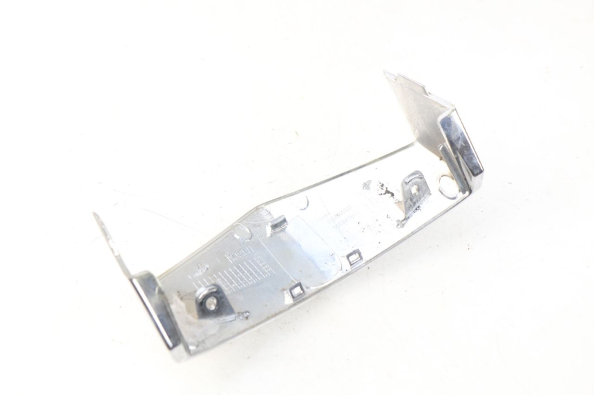 photo de JUNÇÃO DO PARA-LAMA DIANTEIRO SUPERIOR PEUGEOT VIVACITY NEW 4T 50 (2008 - 2017) - Detalhe da peça