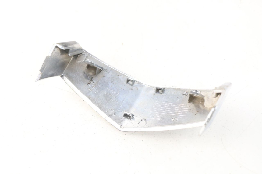 photo de JUNÇÃO DO PARA-LAMA DIANTEIRO SUPERIOR PEUGEOT VIVACITY NEW 4T 50 (2008 - 2017) - Zoom do estado de desgaste