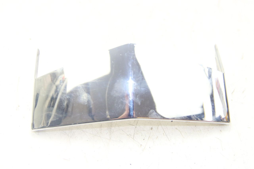 photo de JUNÇÃO DO PARA-LAMA DIANTEIRO SUPERIOR PEUGEOT VIVACITY NEW 4T 50 (2008 - 2017) - Detalhe da peça