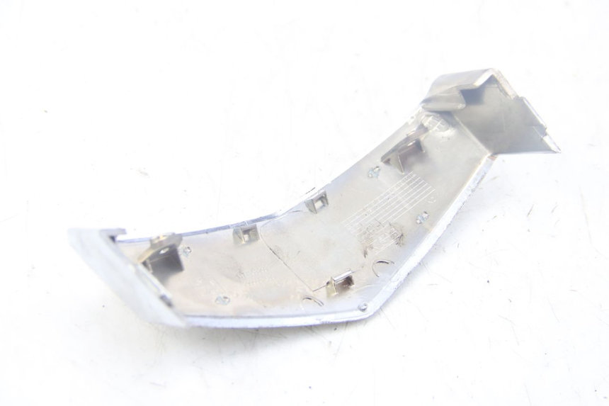 photo de JUNÇÃO DO PARA-LAMA DIANTEIRO SUPERIOR PEUGEOT VIVACITY NEW 4T 50 (2008 - 2017) - Zoom do estado de desgaste