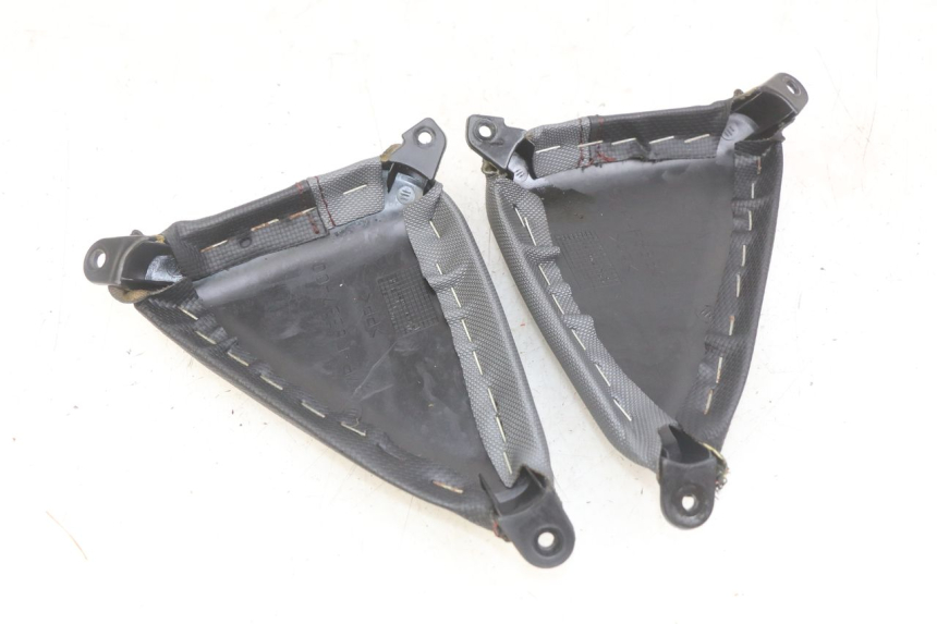 photo de JUNÇÃO DO CARENAGEM DIANTEIRO SUPERIOR YAMAHA X-MAX XMAX 125 (2010 - 2013) - Detalhe da peça
