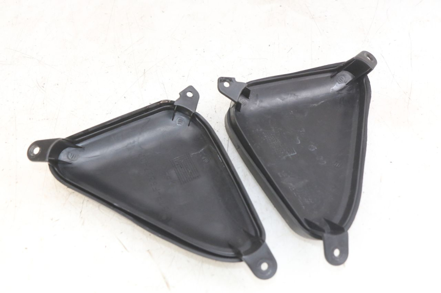 photo de JUNÇÃO DO CARENAGEM DIANTEIRO SUPERIOR YAMAHA X-MAX XMAX 125 (2010 - 2013) - Zoom do estado de desgaste