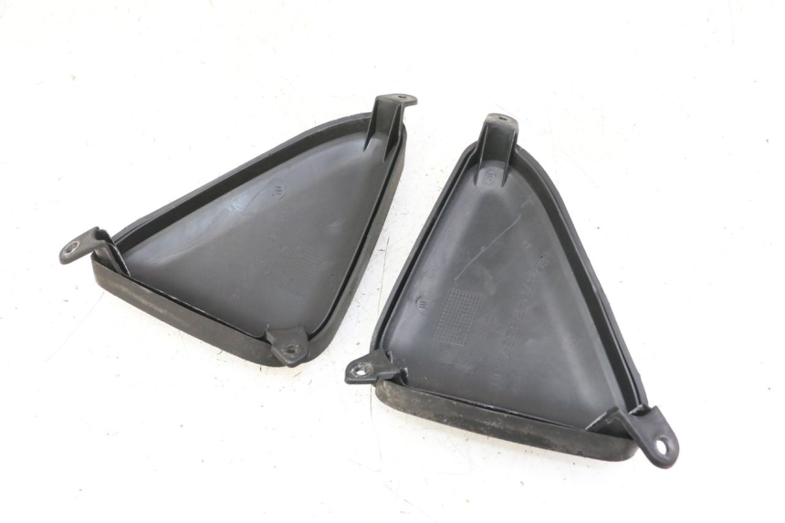 photo de JUNÇÃO DO PARA-LAMA DIANTEIRO SUPERIOR YAMAHA X-MAX XMAX ABS 250 (2010 - 2014) - Detalhe da peça