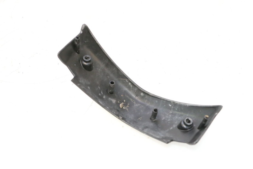 photo de JUNÇÃO DO CARENAGEM DIANTEIRO PEUGEOT TREKKER 50 (1995 - 2004) - Detalhe da peça