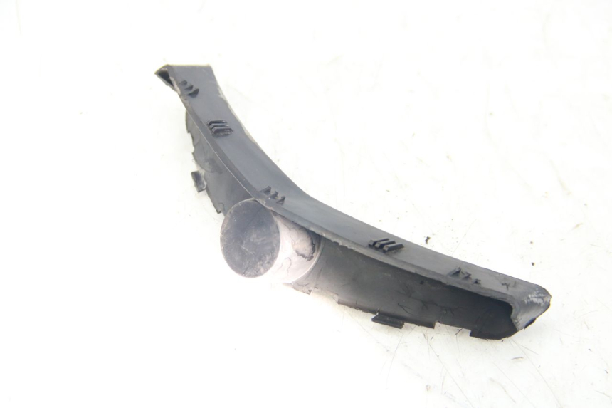 photo de JUNÇÃO DO CARENAGEM DIANTEIRO YAMAHA XMAX X-MAX 125 (2006 - 2009) - Detalhe da peça