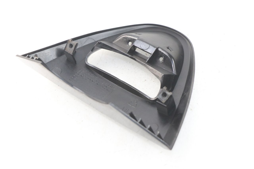 photo de JUNÇÃO DO CARENAGEM DIANTEIRO YAMAHA YP MAJESTY 125 (1998 - 2001) - Detalhe da peça
