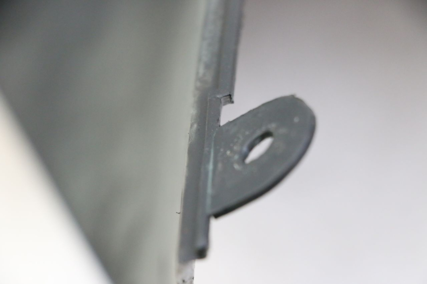 photo de JUNÇÃO DO APOIO PARA OS PÉS BMW C1 125 (2000 - 2003) - Detalhe da peça