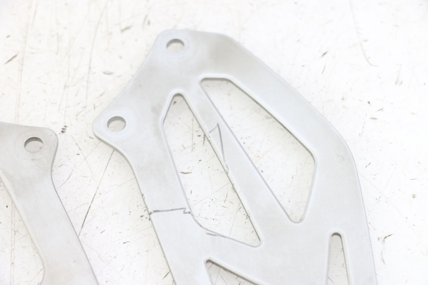 photo de JUNÇÃO DO DESCANSO DE PÉ BMW S RR ABS S1000RR 1000 (2015 - 2018) - Zoom do estado de desgaste