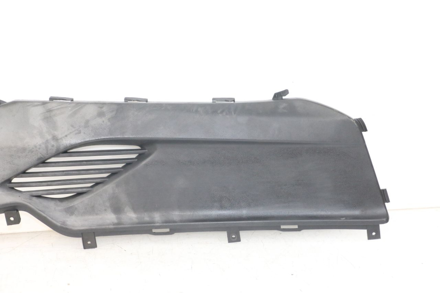 photo de JUNÇÃO DO DESCANSO DE PÉ DIREITO KYMCO DINK STREET ABS 125 (2011 - 2018) - Ampliação técnica