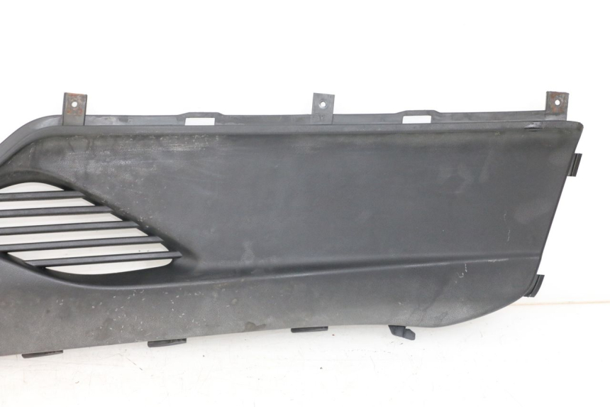 photo de JUNÇÃO DO DESCANSO DE PÉ DIREITO KYMCO DINK STREET 125 (2009 - 2014) - Ampliação técnica