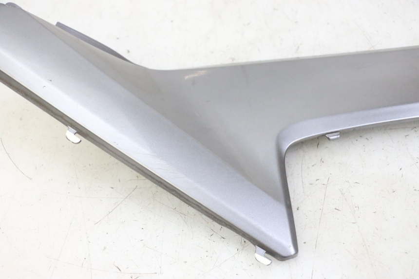 photo de JUNÇÃO DO DESCANSO DE PÉ DIREITO HONDA FORZA ABS 300 (2013 - 2017) - Detalhe da peça
