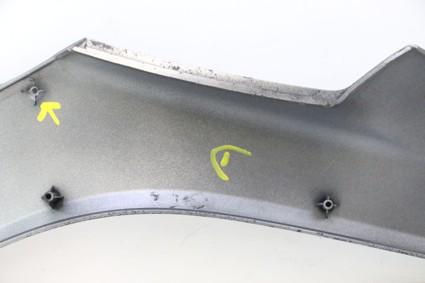 photo de JUNÇÃO DO DESCANSO DE PÉ DIREITO GILERA GP 800 (2007 - 2013) - Detalhes característicos