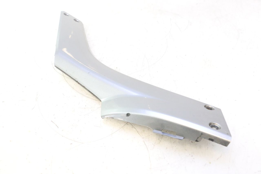 photo de JUNÇÃO DO DESCANSO DE PÉ DIREITO GILERA GP 800 (2007 - 2013) - Pontos de fixação