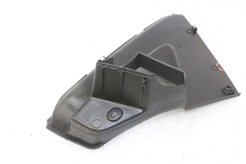 photo de JUNÇÃO DO DESCANSO DE PÉ DIREITO PEUGEOT JET FORCE CARBU 50 (2003 - 2016) - Detalhe da peça