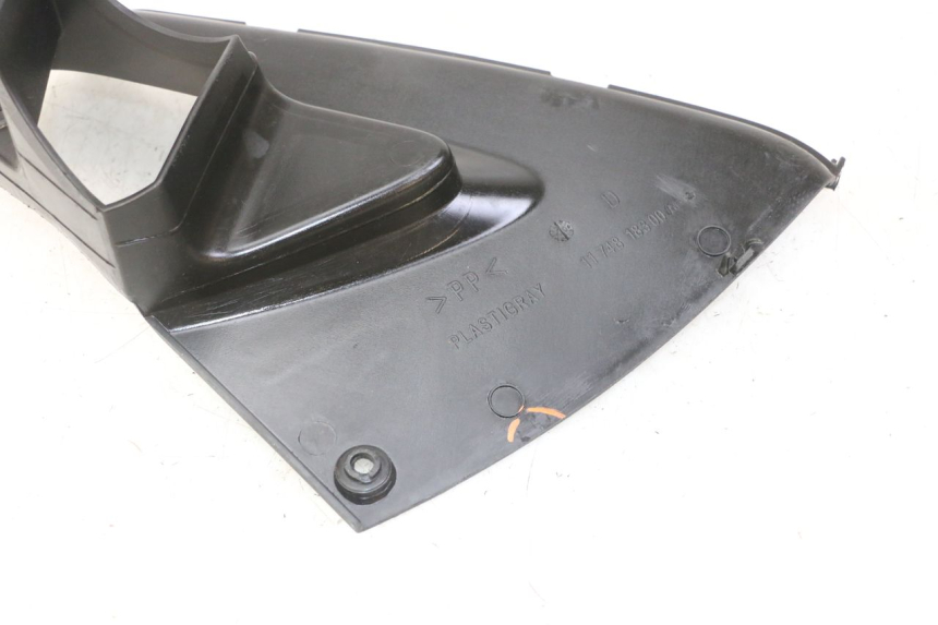 photo de JUNÇÃO DO DESCANSO DE PÉ DIREITO PEUGEOT JET FORCE CARBU 50 (2003 - 2016) - Outro ângulo de visão