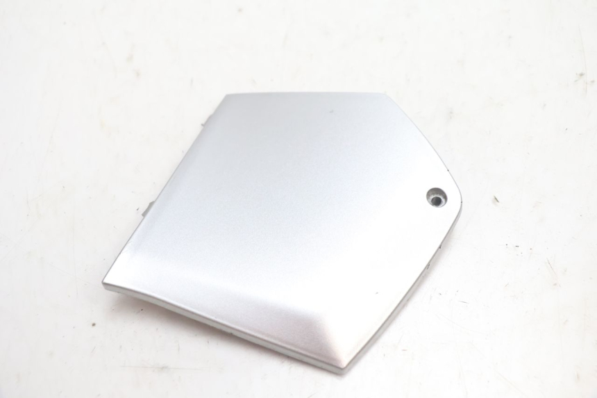 photo de JUNÇÃO DO DESCANSO DE PÉ DIREITO PIAGGIO MP3 LT 300 (2010 - 2016) - Detalhe da peça