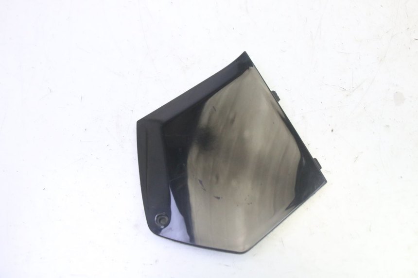 photo de JUNÇÃO DO DESCANSO DE PÉ DIREITO PIAGGIO MP3 500 (2011 - 2015) - Detalhe da peça