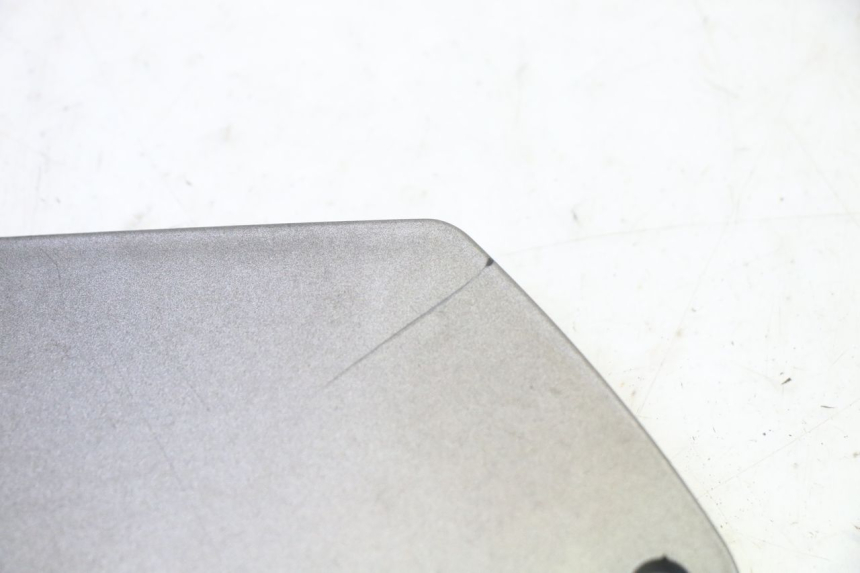 photo de JUNÇÃO DO DESCANSO DE PÉ DIREITO PIAGGIO MP3 125 (2006 - 2014) - Detalhe da peça