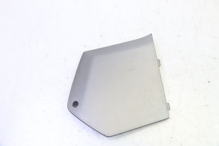 photo de JUNÇÃO DO DESCANSO DE PÉ DIREITO PIAGGIO MP3 125 (2006 - 2014) - Detalhe da peça