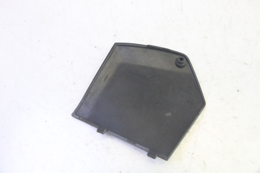 photo de JUNÇÃO DO DESCANSO DE PÉ DIREITO PIAGGIO MP3 125 (2006 - 2014) - Outro ângulo de visão