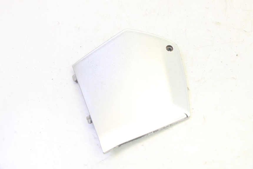 photo de JUNÇÃO DO DESCANSO DE PÉ DIREITO PIAGGIO MP3 RL 250 (2006 - 2010) - Detalhe da peça