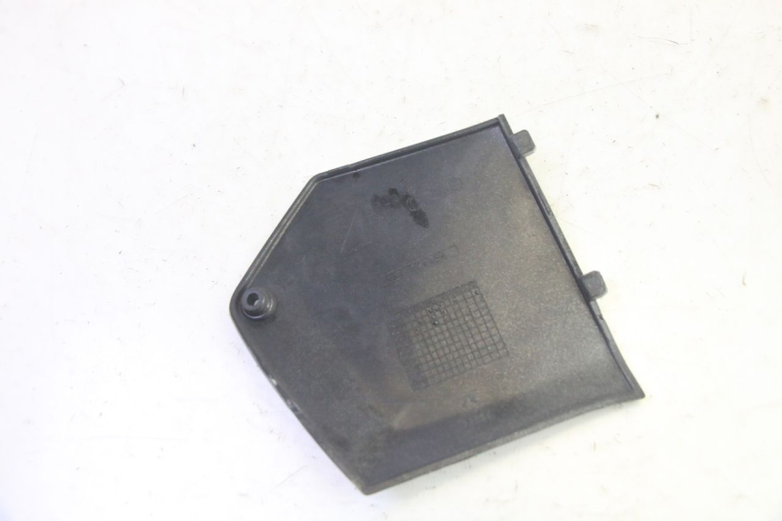 photo de JUNÇÃO DO DESCANSO DE PÉ DIREITO PIAGGIO MP3 RL 250 (2006 - 2010) - Ampliação técnica