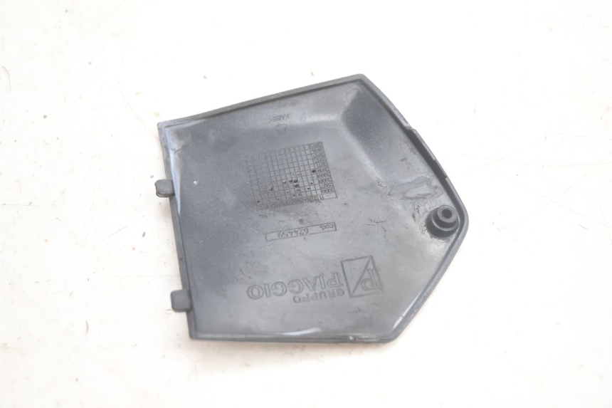 photo de JUNÇÃO DO DESCANSO DE PÉ DIREITO PIAGGIO MP3 125 (2006 - 2014) - Pontos de fixação