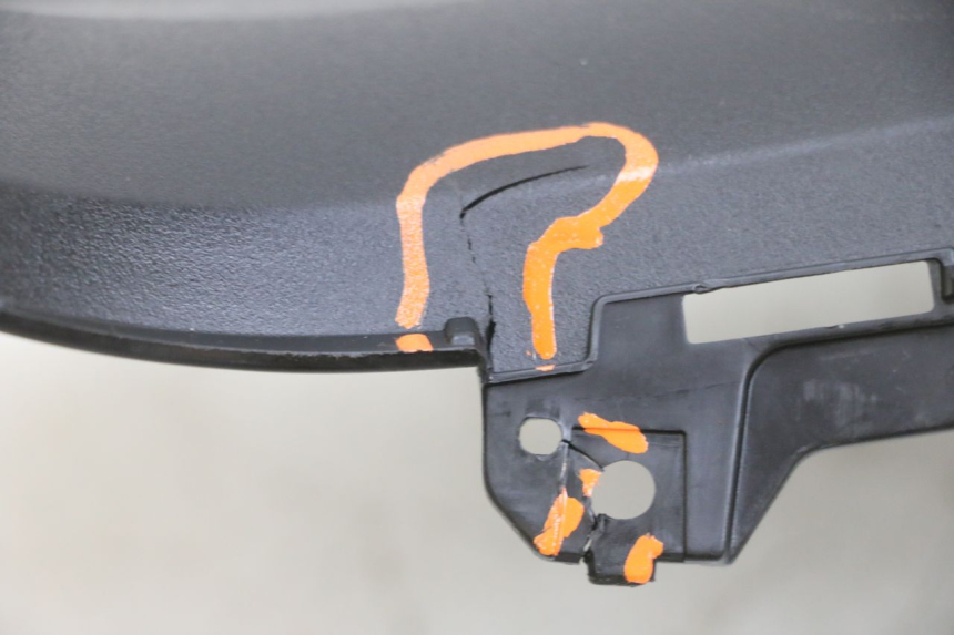 photo de JUNÇÃO DO DESCANSO DE PÉ DIREITO YAMAHA TRICITY 300 (2020 - 2024) - Detalhes característicos