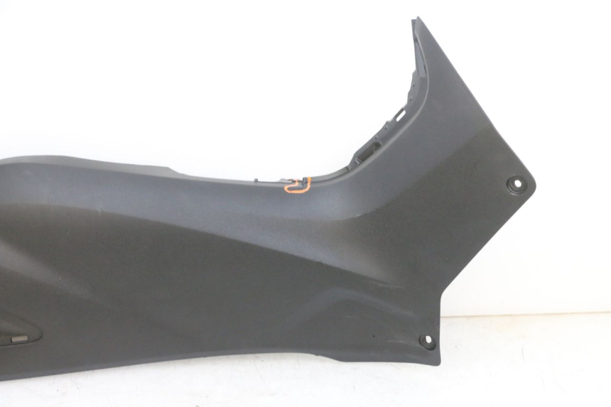 photo de JUNÇÃO DO DESCANSO DE PÉ DIREITO YAMAHA TRICITY 300 (2020 - 2024) - Vista de perto