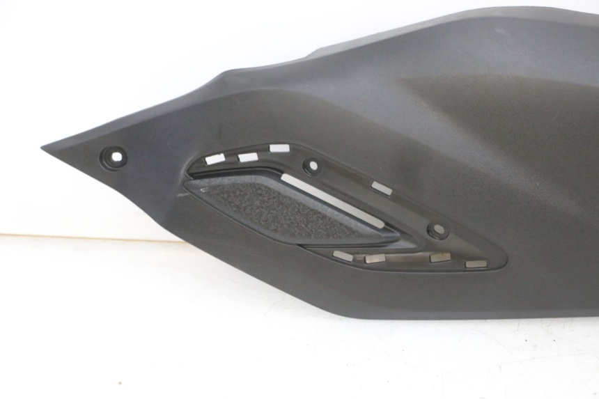 photo de JUNÇÃO DO DESCANSO DE PÉ DIREITO YAMAHA TRICITY 300 (2020 - 2024) - Inspeção visual