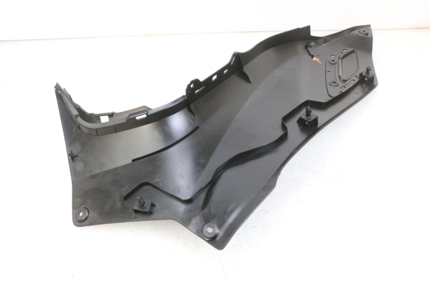 photo de JUNÇÃO DO DESCANSO DE PÉ DIREITO YAMAHA TRICITY 300 (2020 - 2024) - Outro ângulo de visão
