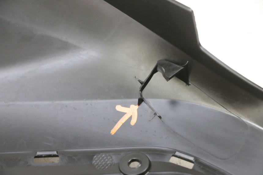 photo de JUNÇÃO DO DESCANSO DE PÉ DIREITO YAMAHA TRICITY 300 (2020 - 2024) - Ampliação técnica