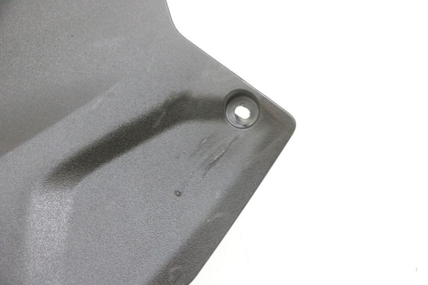 photo de JUNÇÃO DO DESCANSO DE PÉ DIREITO YAMAHA TRICITY 300 (2020 - 2024) - Pontos de fixação